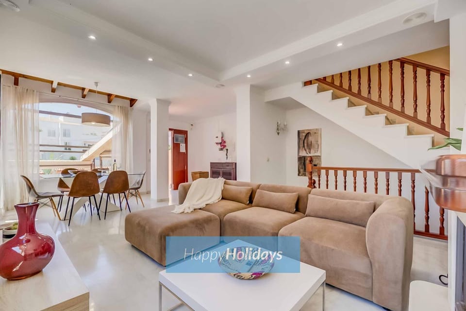 Communal lounge/ TV room, Dining area