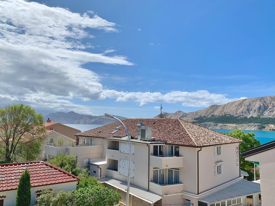 Neighbourhood, City view, Mountain view, Sea view, Street view