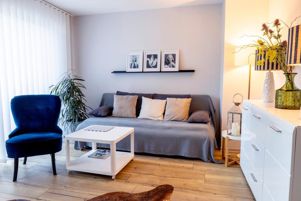 Living room, Decorative detail, Seating area