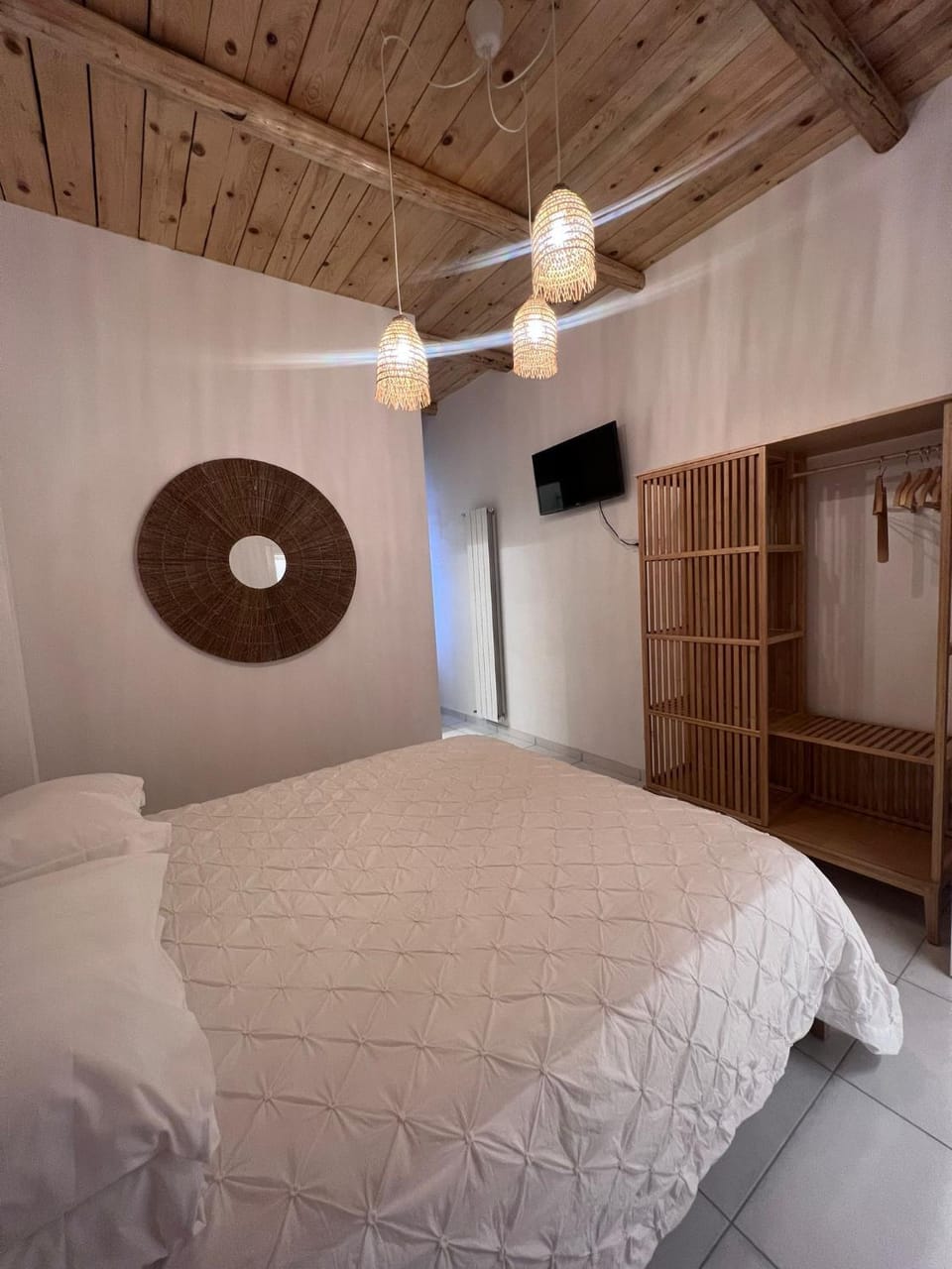 Bed, TV and multimedia, Photo of the whole room, Bedroom, wardrobe