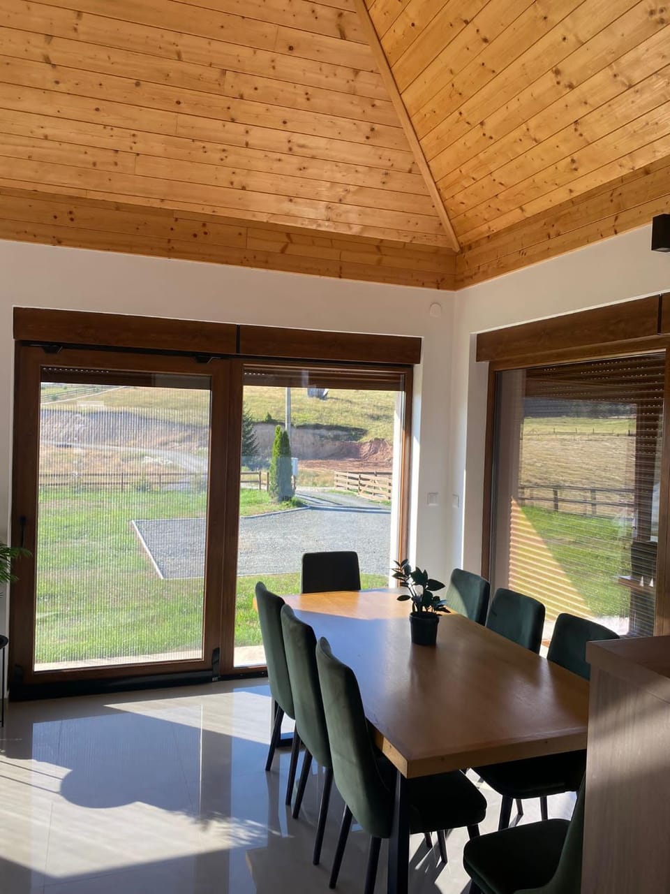 Seating area, Dining area