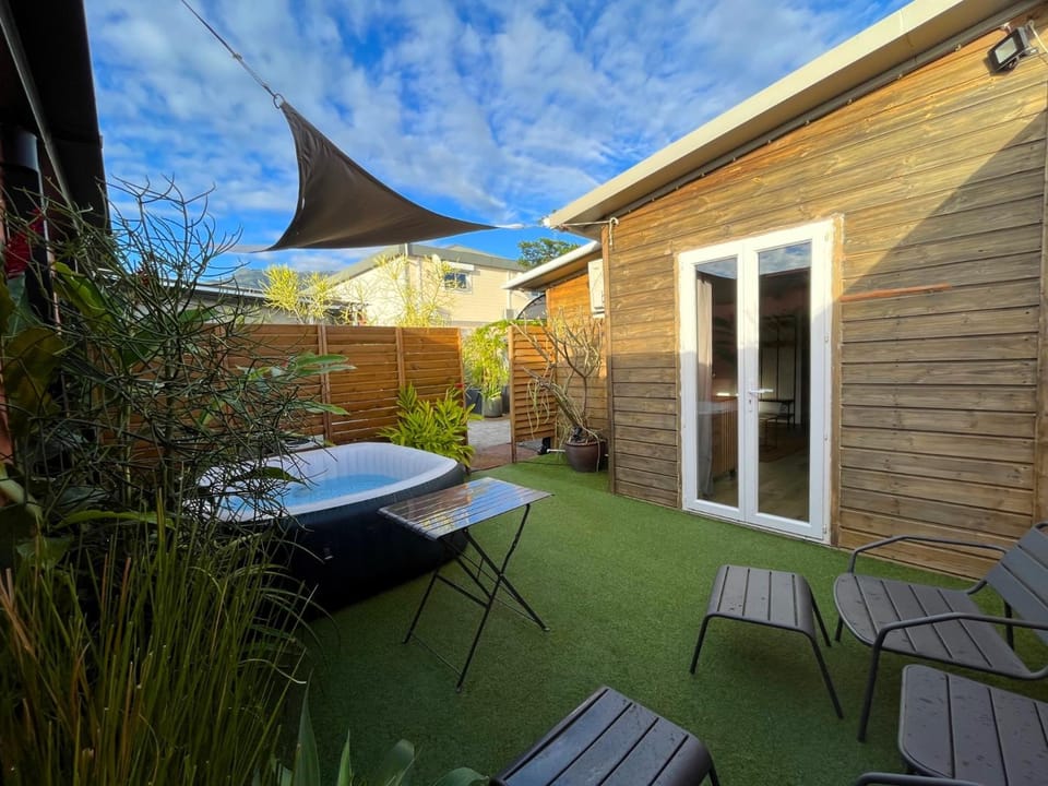 Garden, Hot Tub, Mountain view