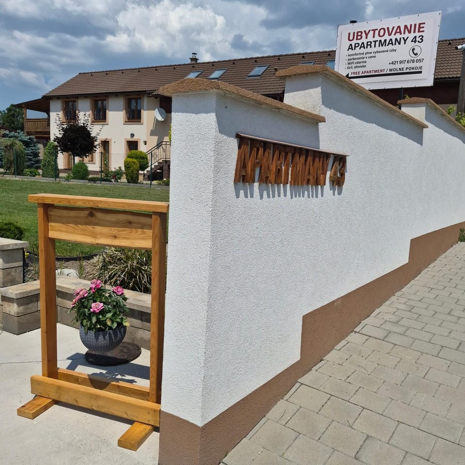 Property building, Facade/entrance