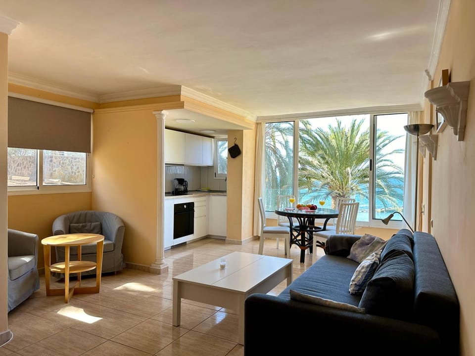 Living room, Dining area, Food, kitchen