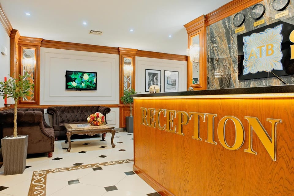 Communal lounge/ TV room, Living room, Lobby or reception