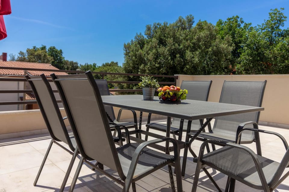 Beautiful villa Cissana with private pool near the beach by WiiBuk Villa in Peroj