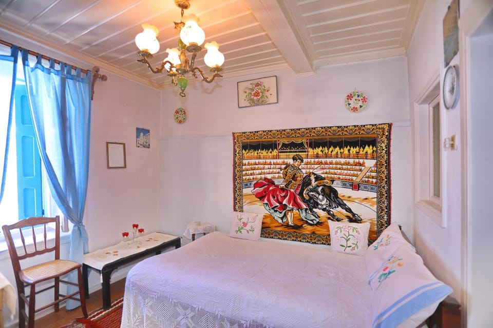 Bed, Photo of the whole room, Decorative detail, Bedroom