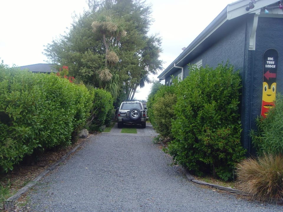 Facade/entrance, Garden