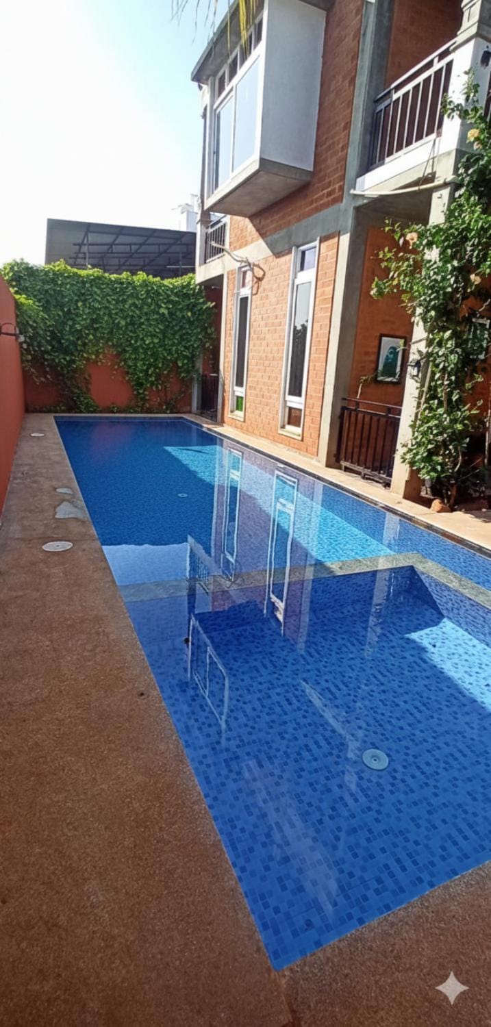 Pool view, Swimming pool, sunbed
