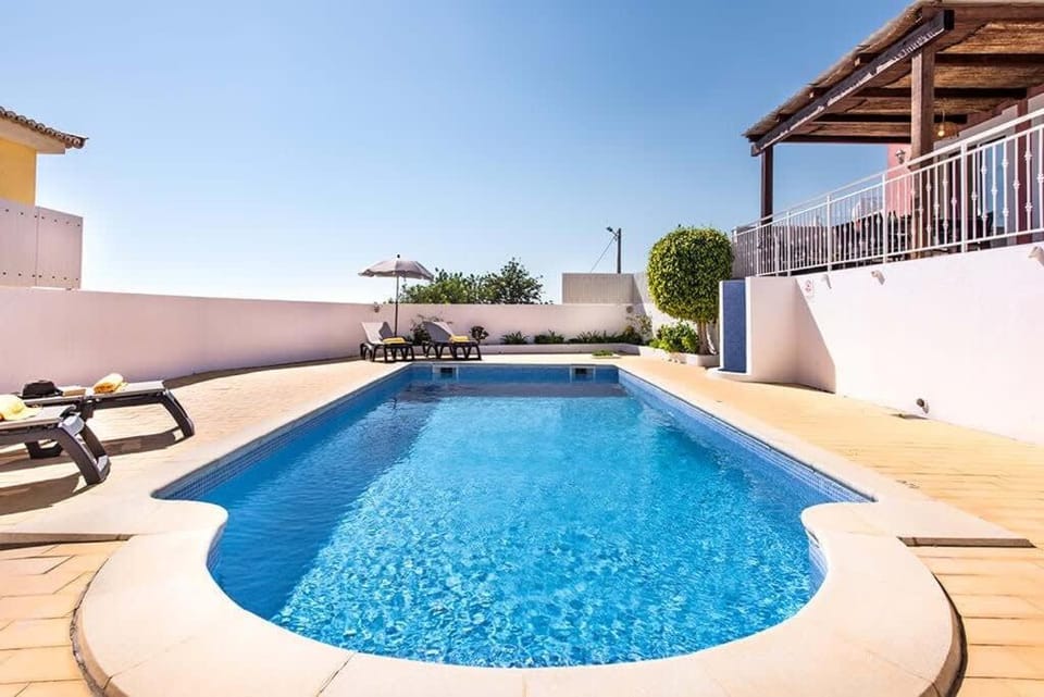 Casa Dos Pais - Fabulous 2 bedroom house with private pool and great views House in Guia