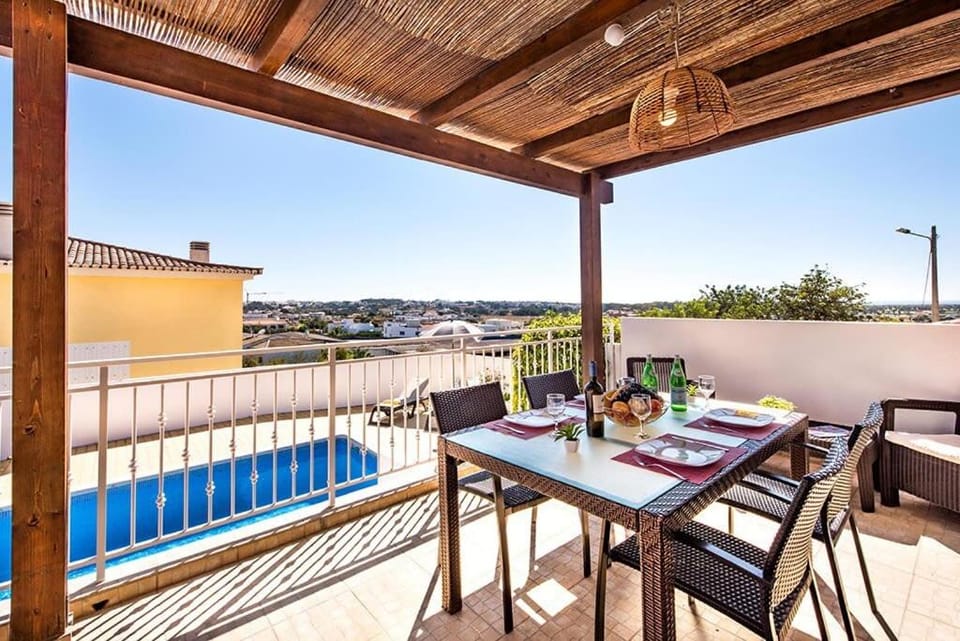 Casa Dos Pais - Fabulous 2 bedroom house with private pool and great views House in Guia