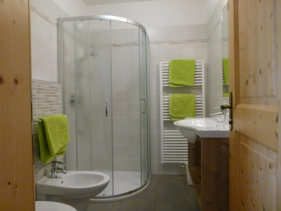 Bathroom, Living room