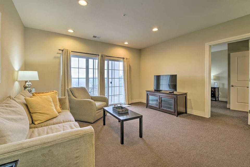 3 Mi to Dtwn: Inviting Branson Condo w/ Balcony House in Branson