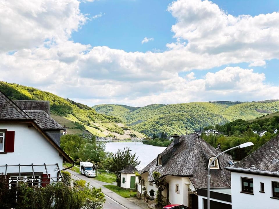 Neighbourhood, River view