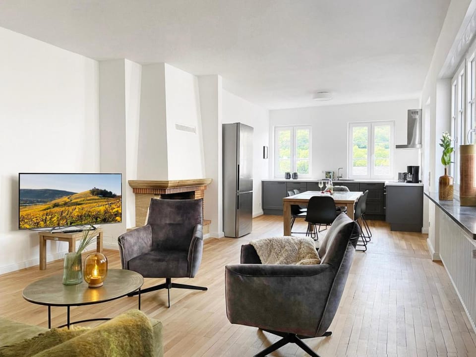 Living room, Seating area