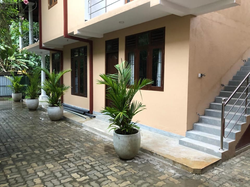 Kumar guest house & apartment Bed and Breakfast in Southern Province