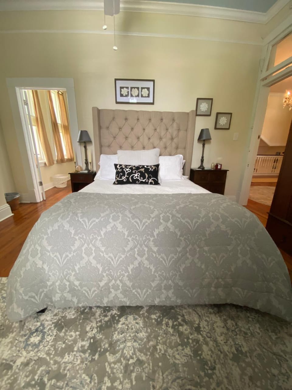 Photo of the whole room, Bedroom