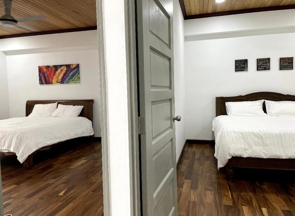 The Venus - Spacious Wooden TOP Floor Apartment Apartment in Perak