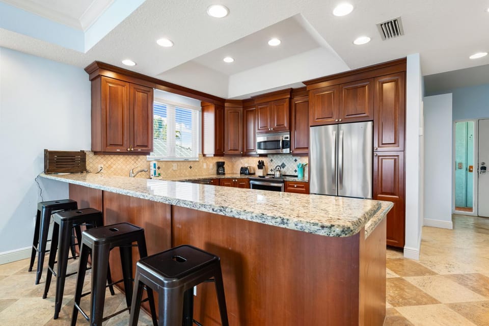 A Somewhere is Here by Beachside Management Apartment in Siesta Beach