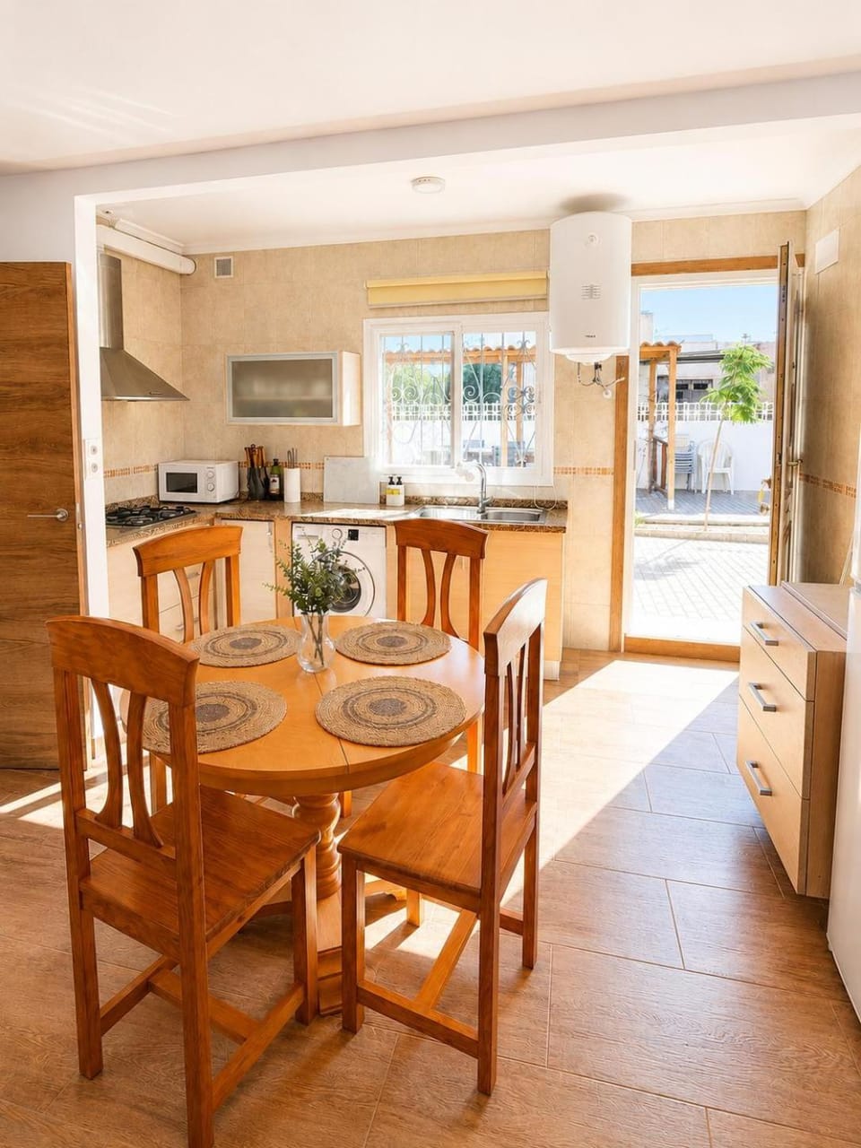 Seating area, kitchen