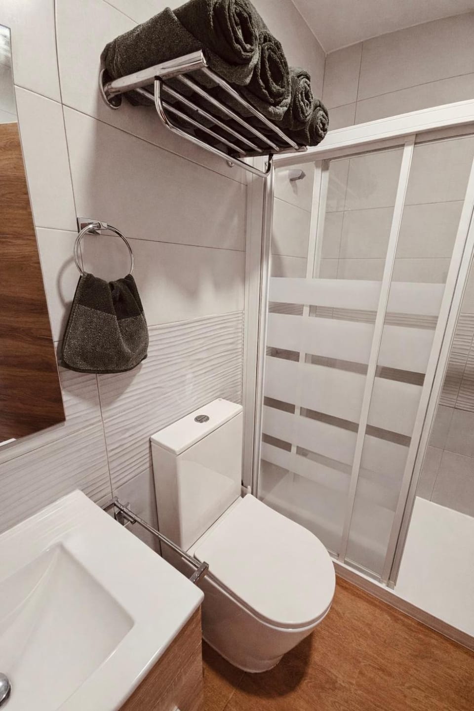 Shower, Toilet