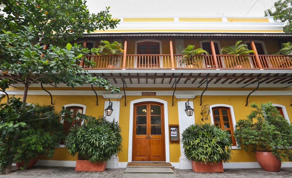 Facade/entrance