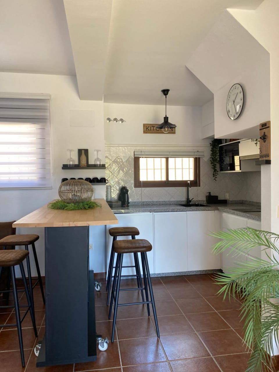 Kitchen or kitchenette, Dining area, minibar, pet friendly, stove