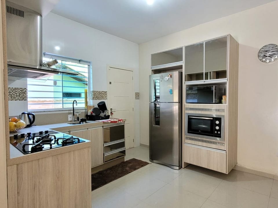 Kitchen or kitchenette, Dining area, Communal kitchen, minibar, pet friendly, stove