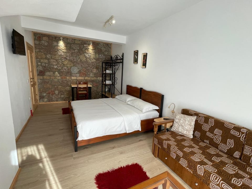 Bujtina Liana Voskopoje Bed and Breakfast in North Macedonia