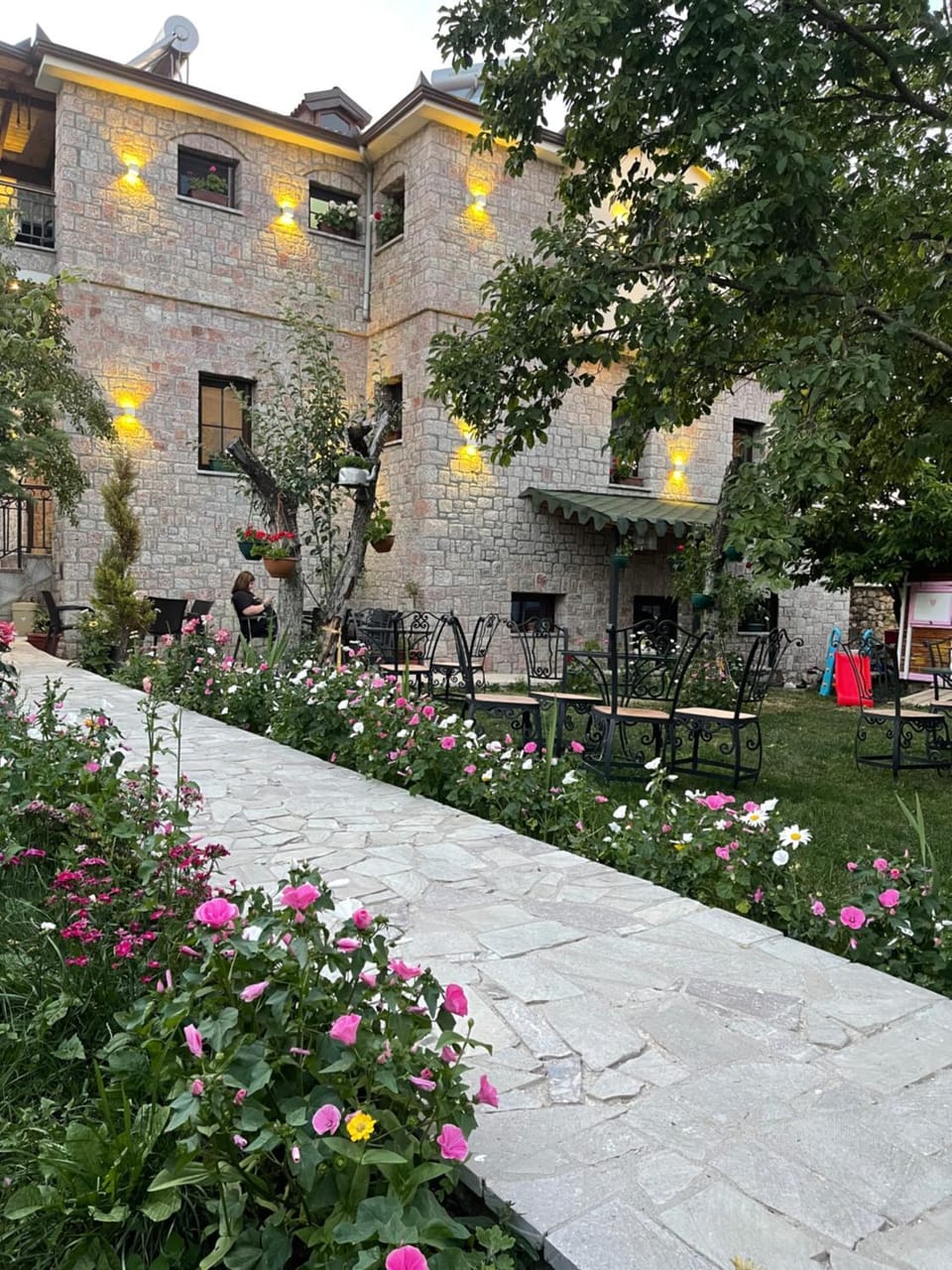 Bujtina Liana Voskopoje Bed and Breakfast in North Macedonia
