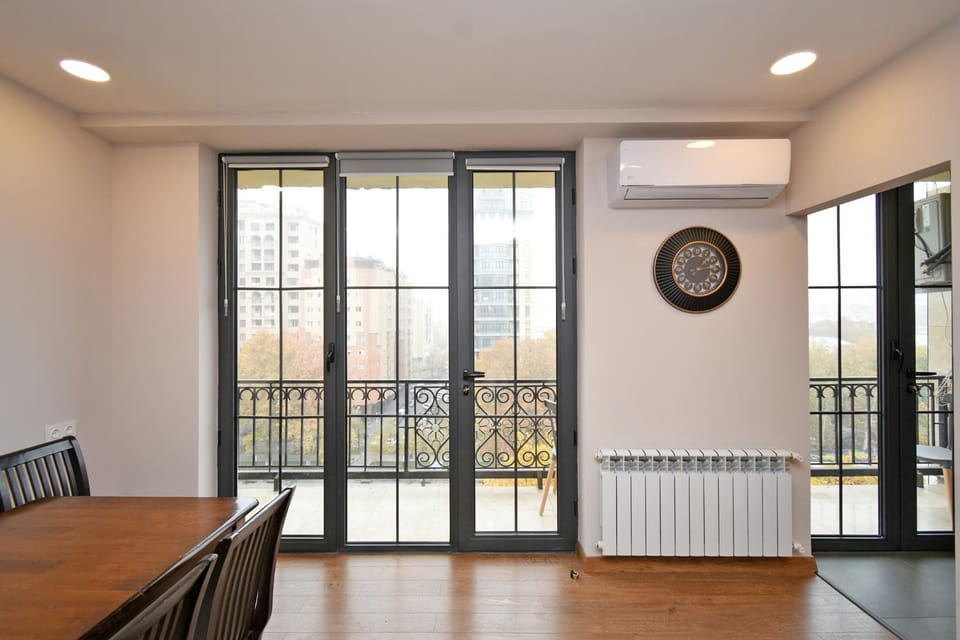 Lovely 2-bedroom apartment with fantastic view Apartment in Yerevan
