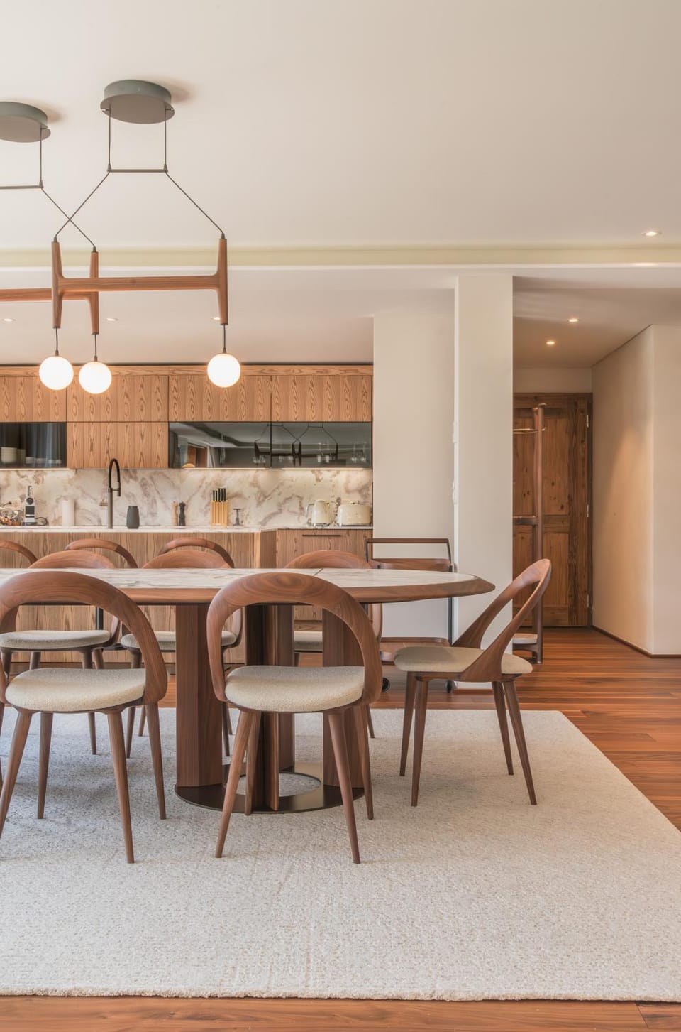 Kitchen or kitchenette, Dining area