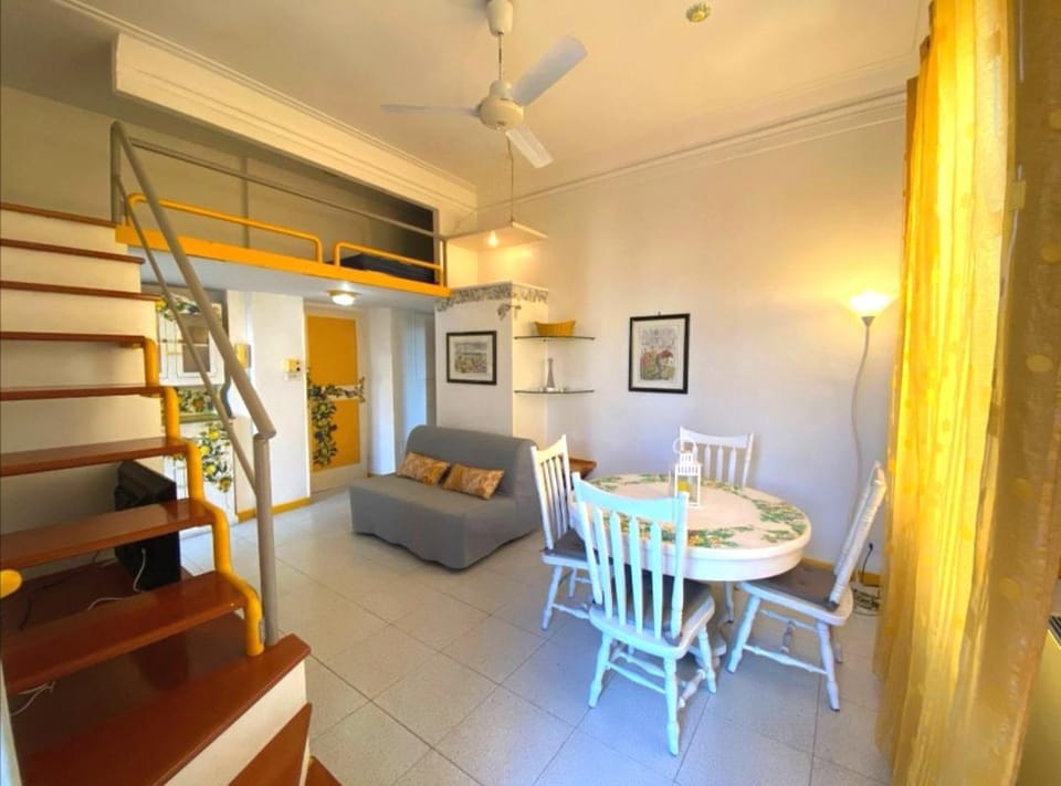 Al Curvone Beach Apartment in Ostia
