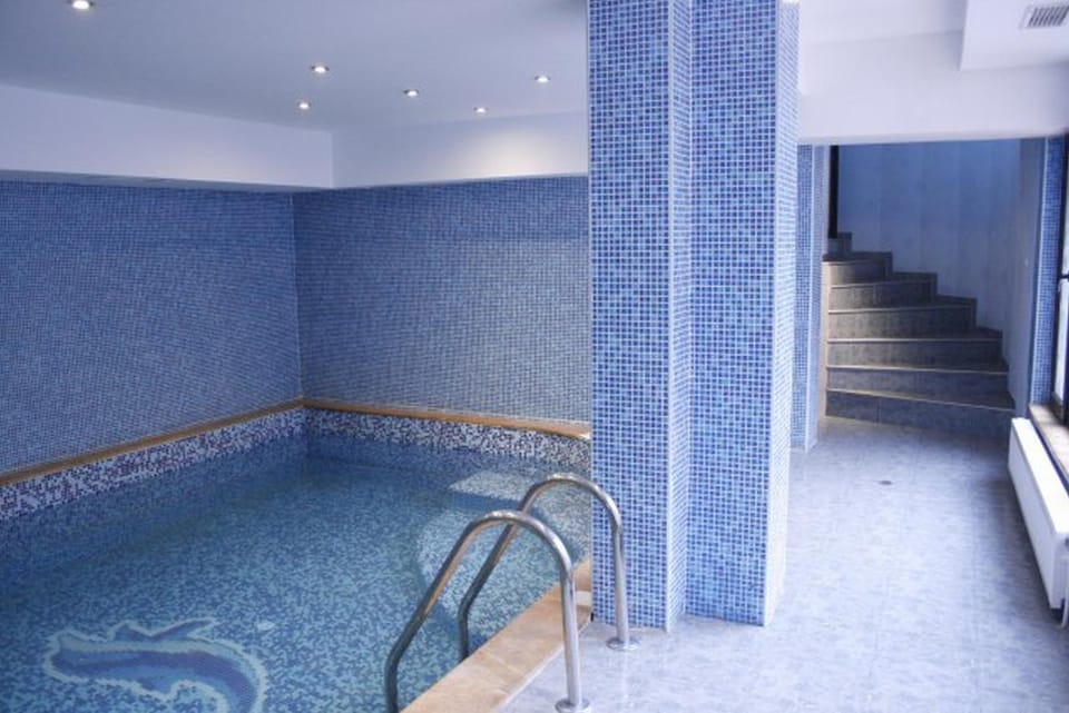 Swimming pool, Swimming pool