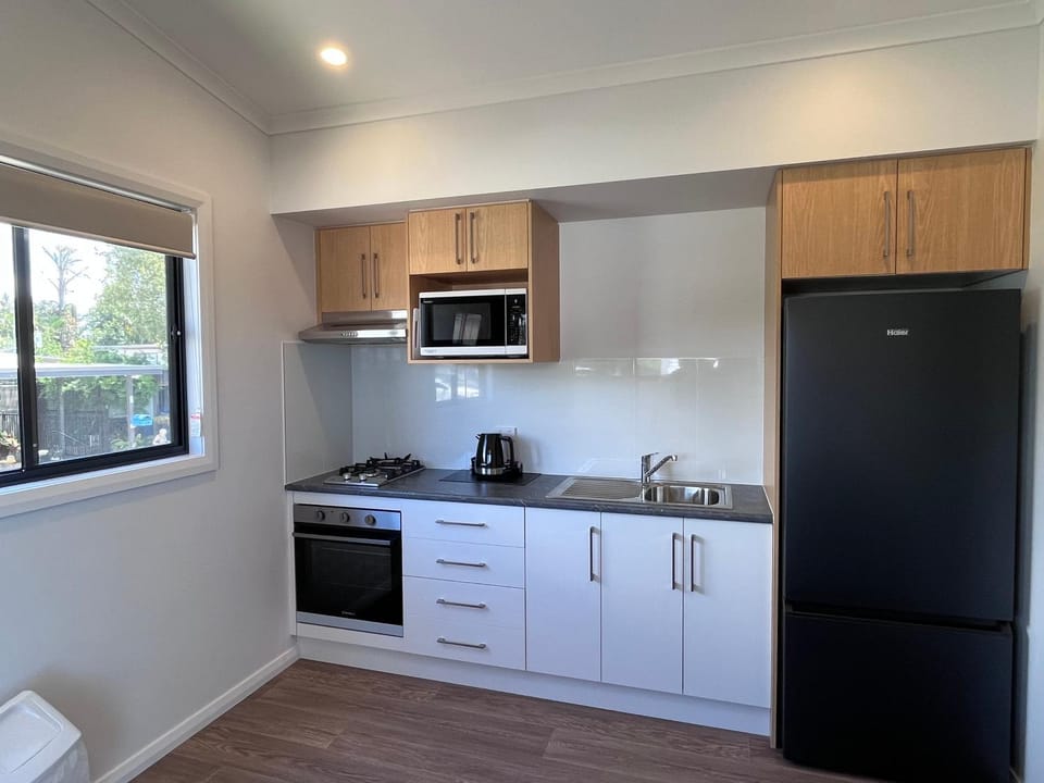 Kitchen or kitchenette, oven, pet friendly, stove
