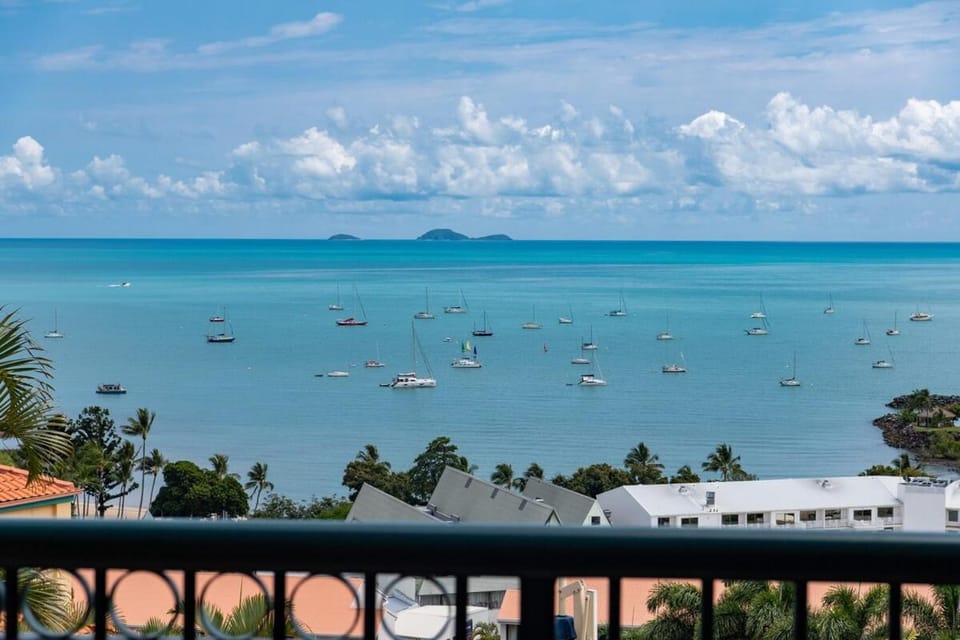 Airlie Ocean Paradise Apartment in Airlie Beach