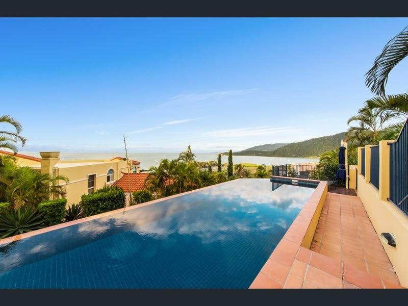 Airlie Ocean Paradise Apartment in Airlie Beach