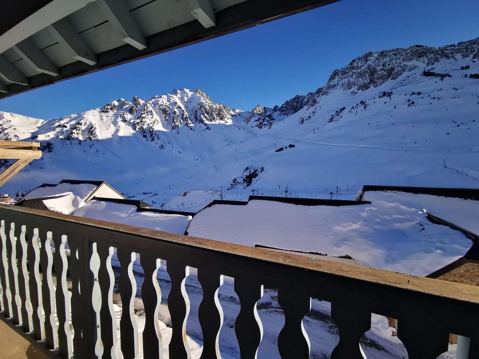 Charmant T2, 4 pers., parking, piscine couverte, salle de fitness, proche pistes et centre station - FR-1-404-329 Apartment in Aragon