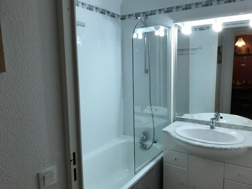 Charmant T2, 4 pers., parking, piscine couverte, salle de fitness, proche pistes et centre station - FR-1-404-329 Apartment in Aragon