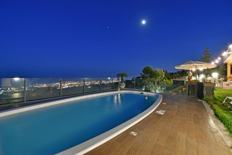 Night, Pool view