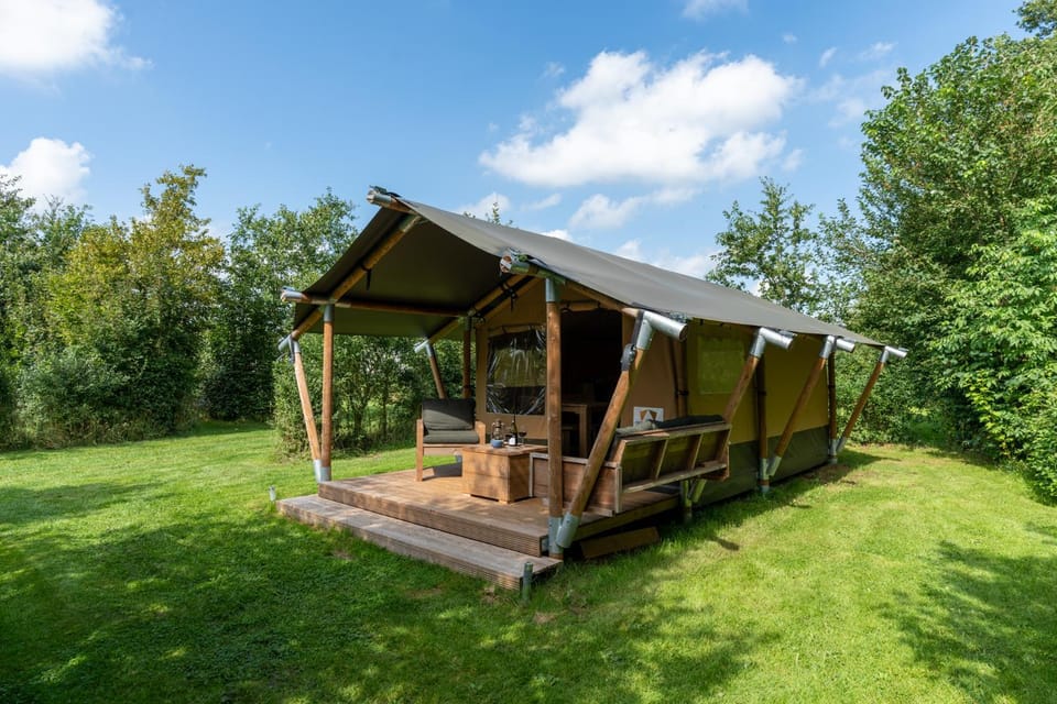Safari tent 2 op Wellness Camping en B&B Stoltenborg Luxury tent in Gelderland, Netherlands