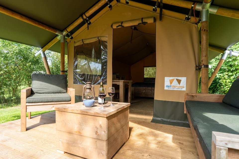 Safari tent 2 op Wellness Camping en B&B Stoltenborg Luxury tent in Gelderland, Netherlands