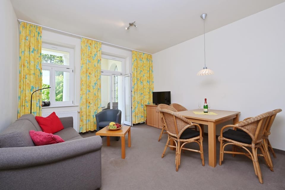 Ferienwohnung 2 Sellin Villa Celia Apartment in Sellin