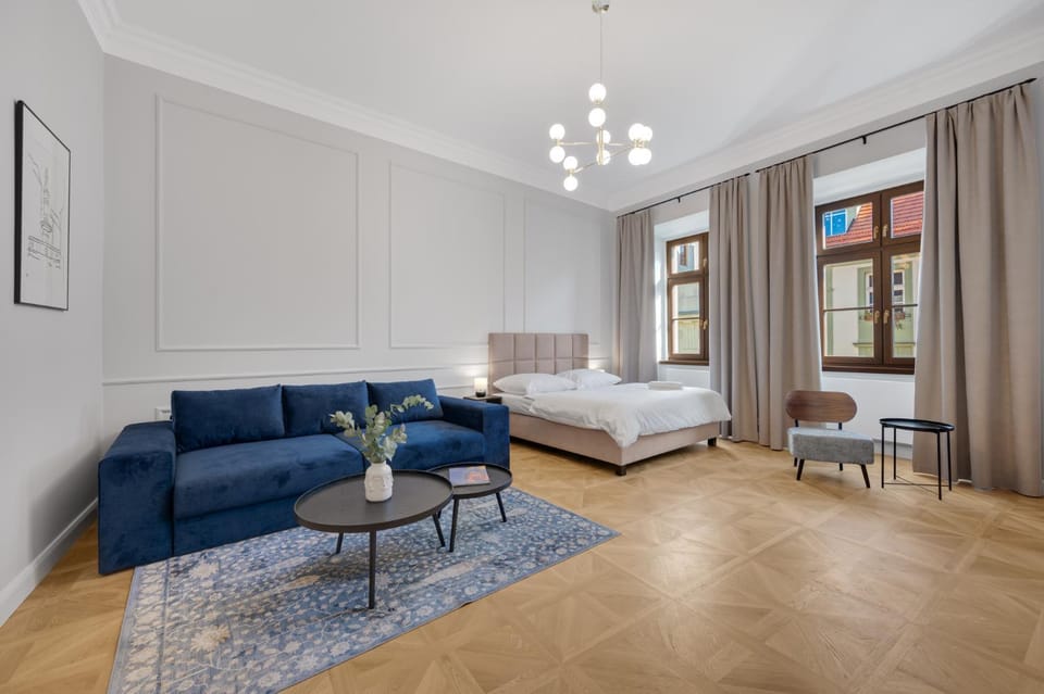 Bed, Living room, Bedroom