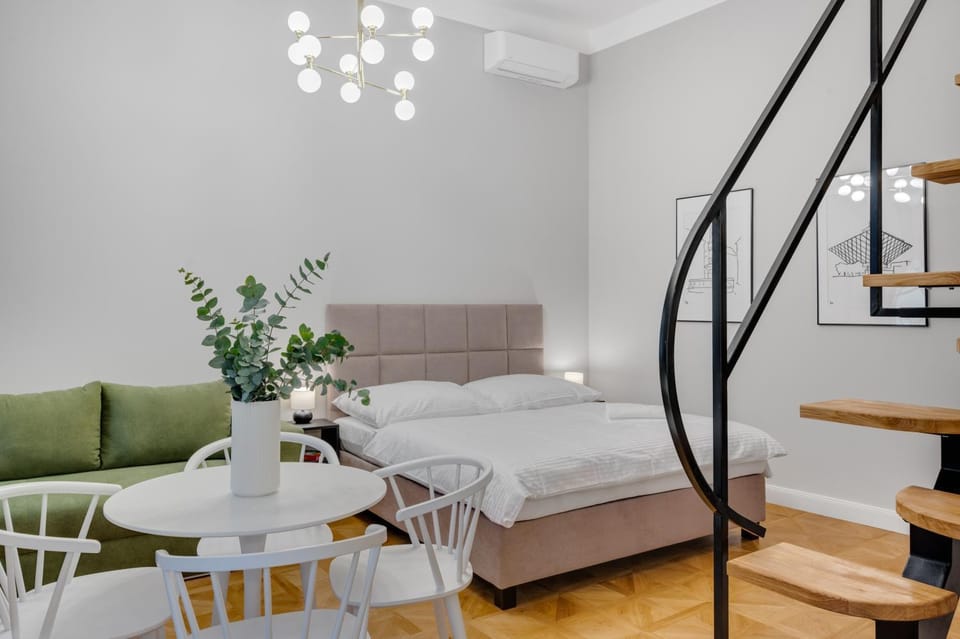 Photo of the whole room, Seating area, Bedroom
