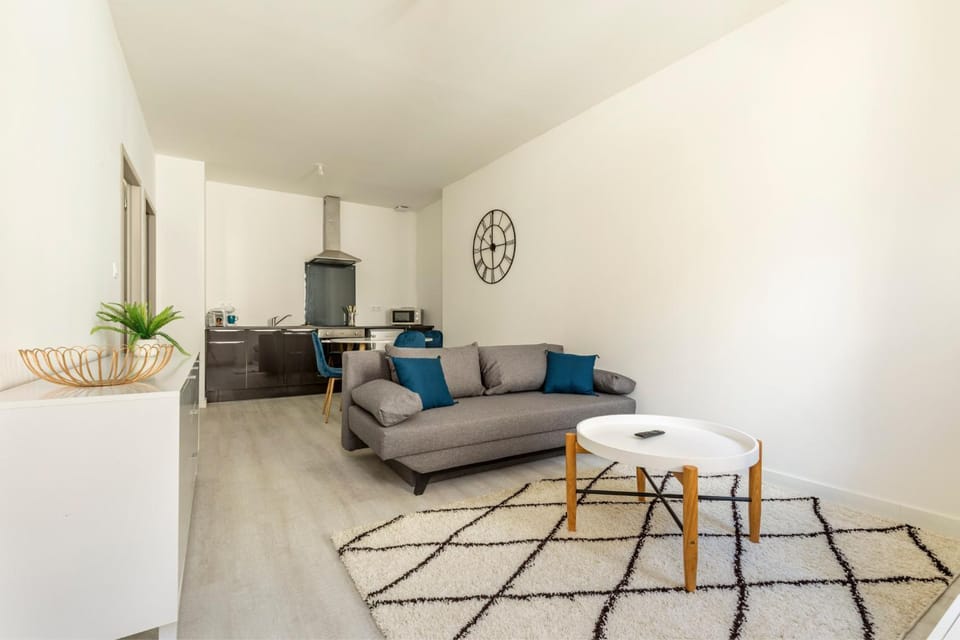 Kitchen or kitchenette, Living room, Dining area, minibar, pet friendly