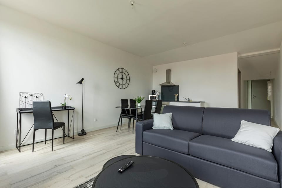 View (from property/room), Living room, Seating area, Dining area
