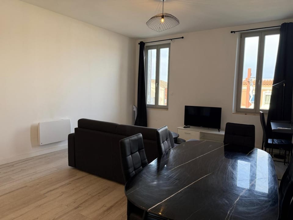 Communal lounge/ TV room, TV and multimedia, kitchen