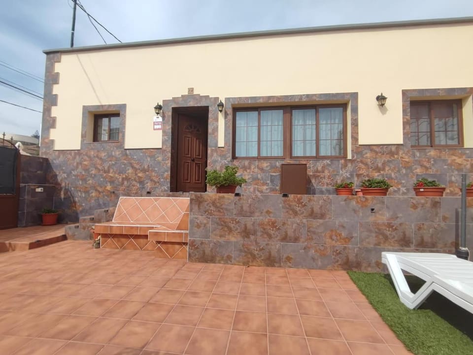 Property building, Patio, sunbed