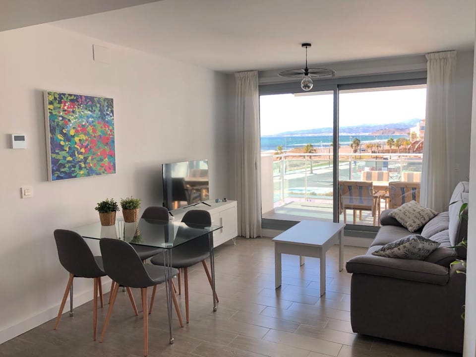 TV and multimedia, Living room, Dining area, Sea view